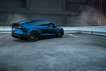 Tesla Model X (2016)