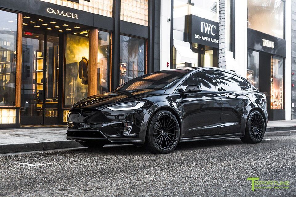 Tesla Model X (2016)