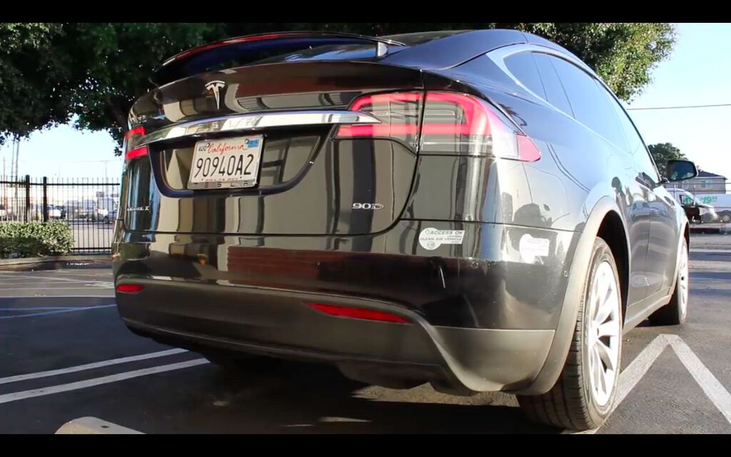 Tesla Model X (2016)