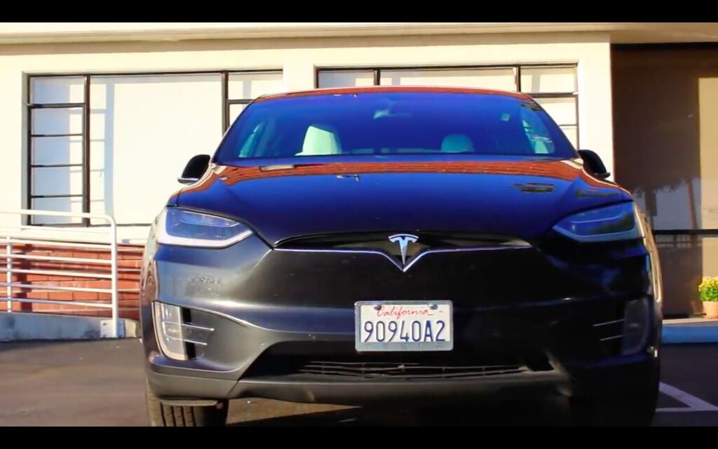 Tesla Model X (2016)