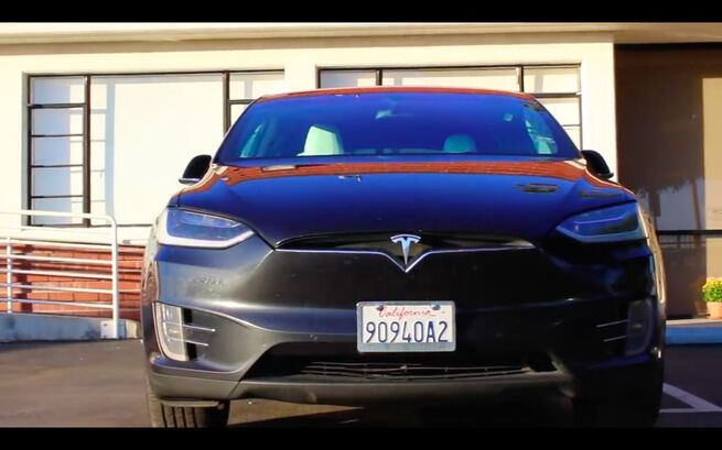 Tesla Model X (2016)