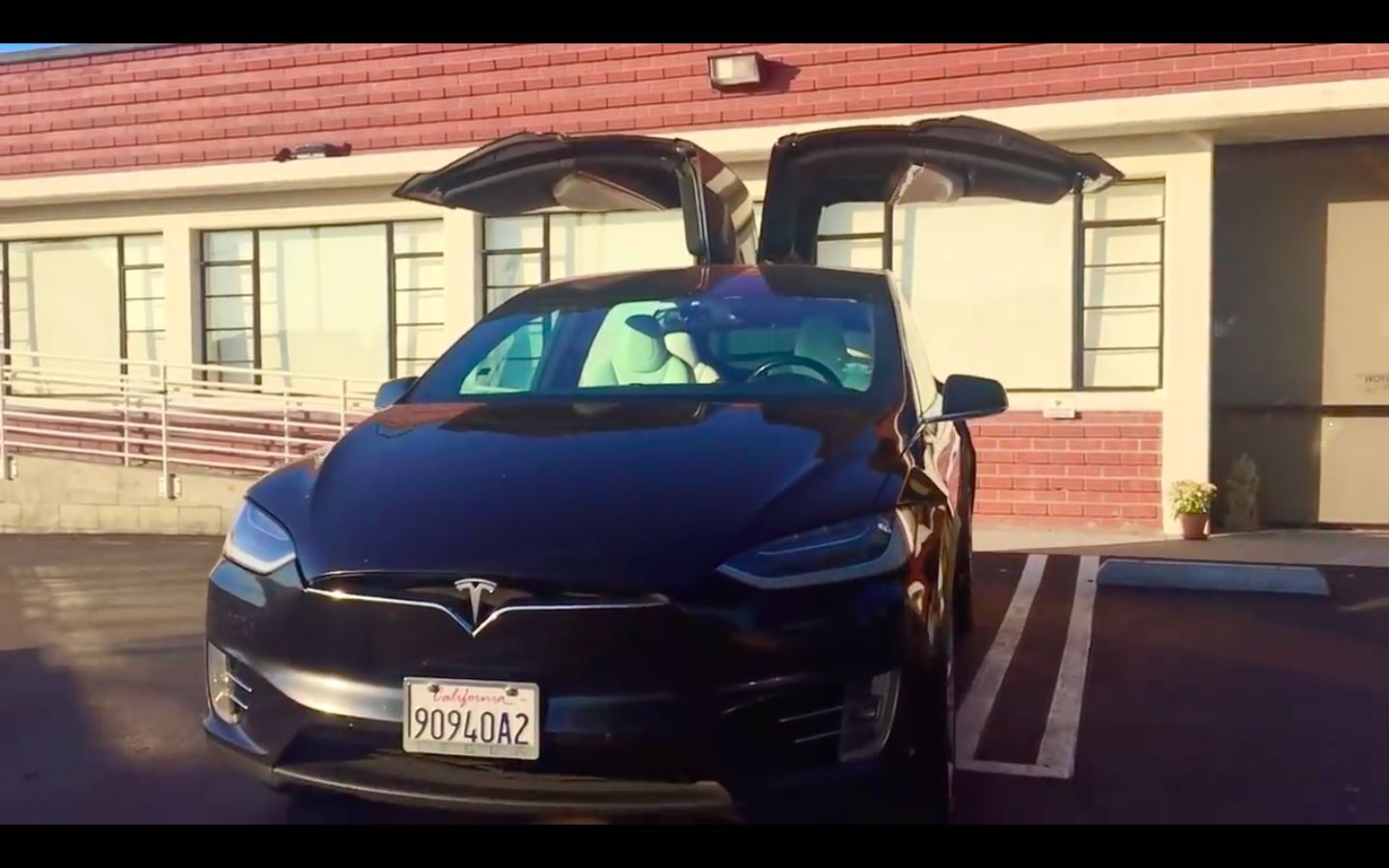 Tesla Model X (2016)