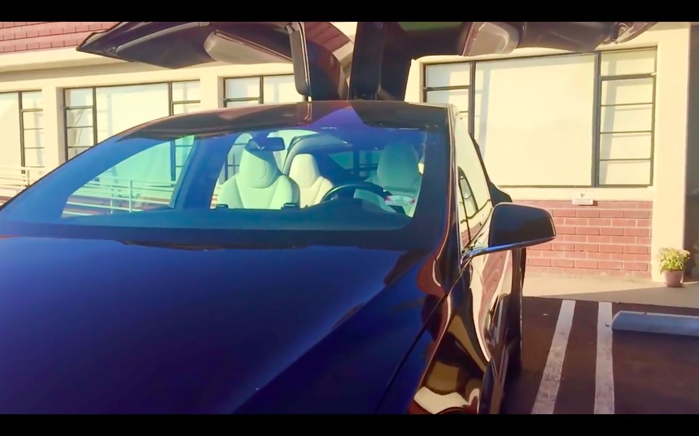 Tesla Model X (2016)