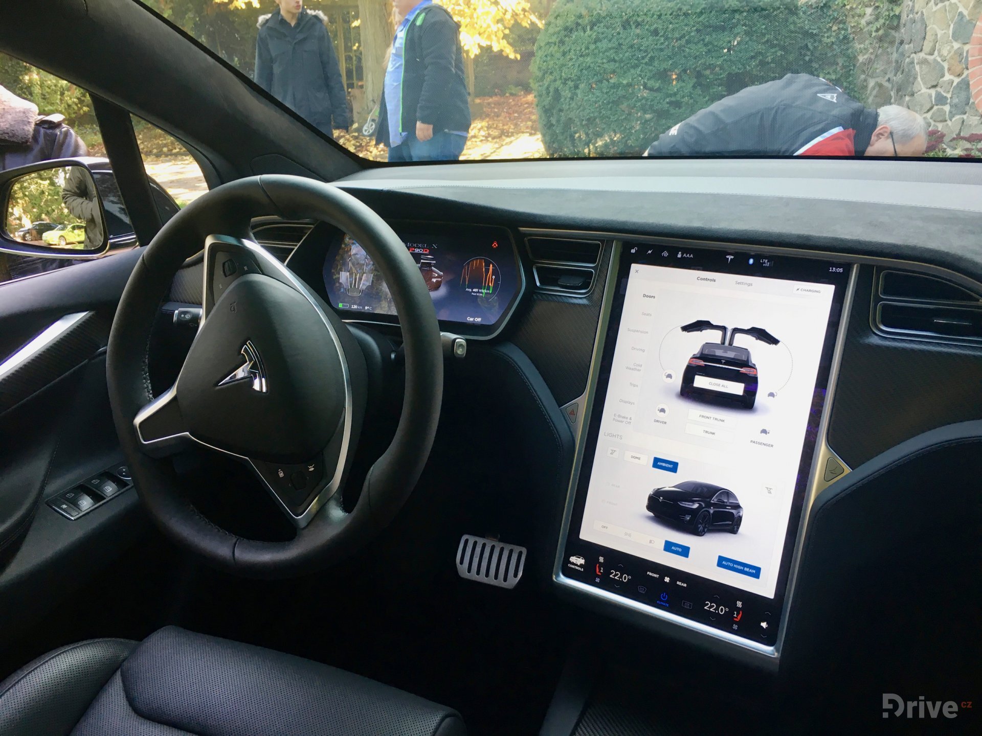 Tesla Model X (2016)