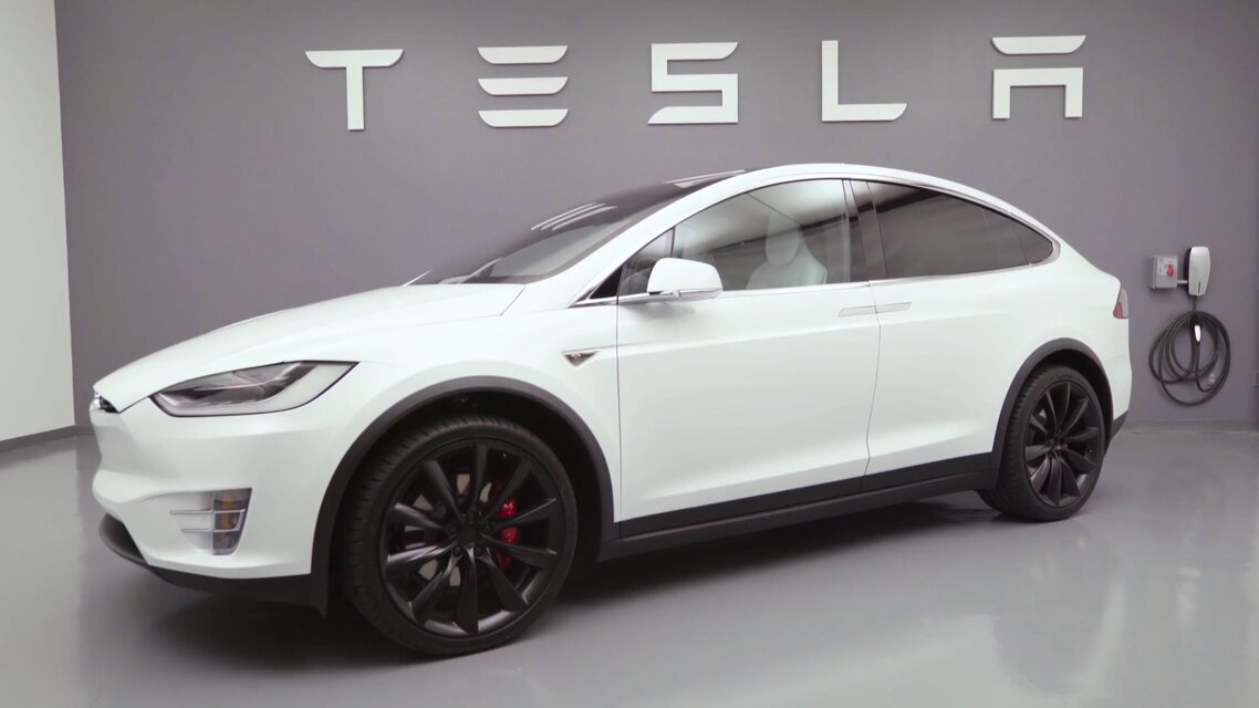 Tesla Model X (2016)