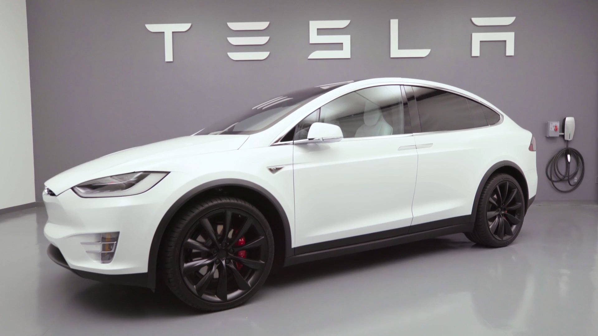 Tesla Model X (2016)