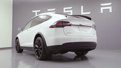 Tesla Model X (2016)