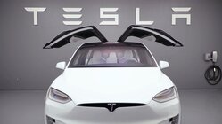 Tesla Model X (2016)