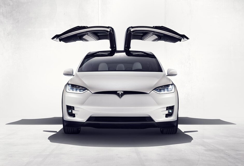 Tesla Model X (2016)
