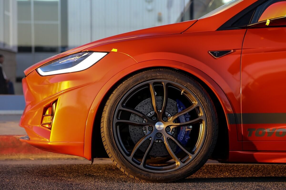 Tesla Model X (2016)