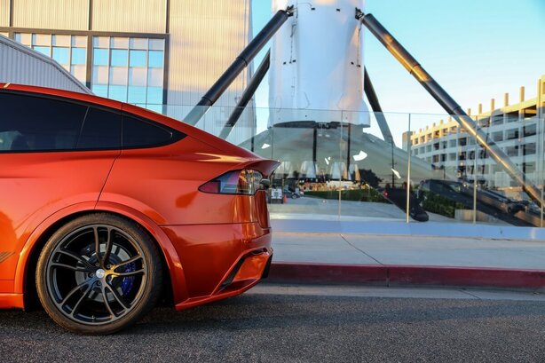 Tesla Model X (2016)