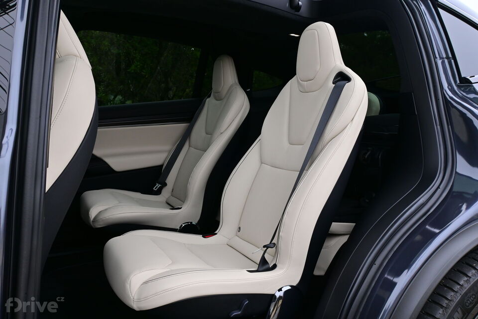 Tesla Model X (2021)