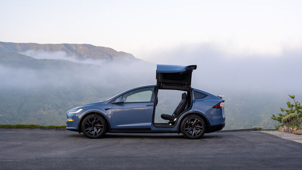 Tesla Model X (2025)