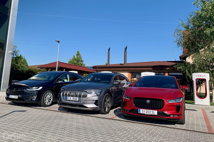 Tesla Model X, Jaguar I-PACE a Audi e-tron