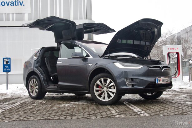 Tesla Model X P90D (2016)