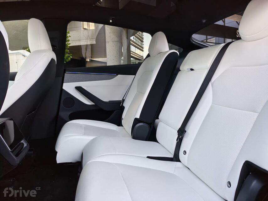 Tesla Model Y facelift (2025)