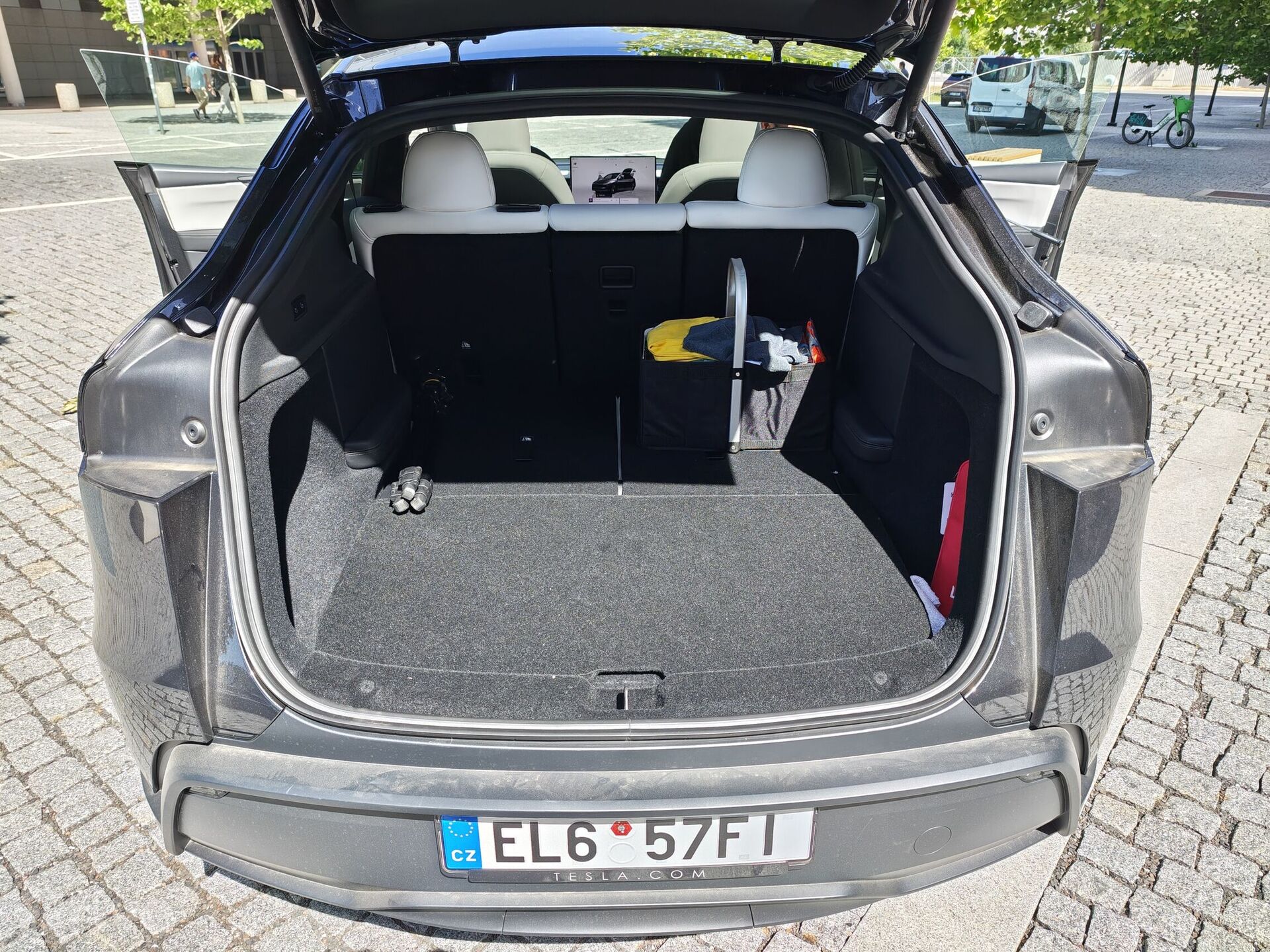 Tesla Model Y facelift (2025)