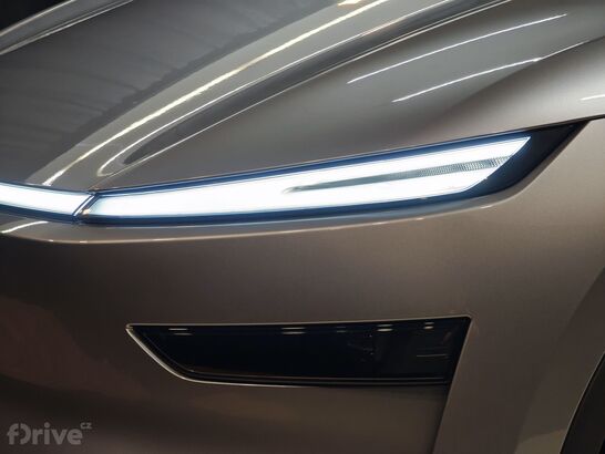 Tesla Model Y facelift (2025)