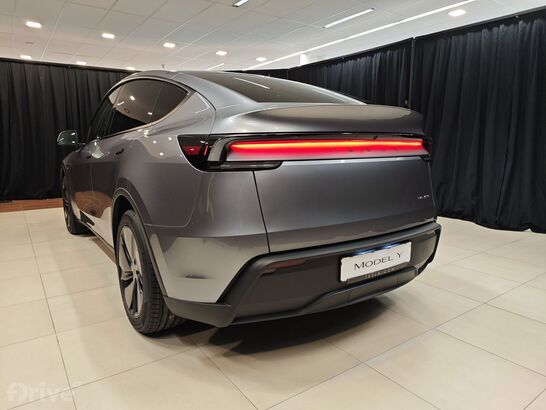 Tesla Model Y facelift (2025)
