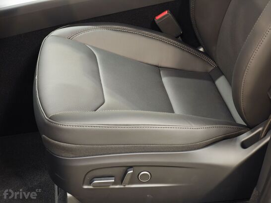 Tesla Model Y facelift (2025)