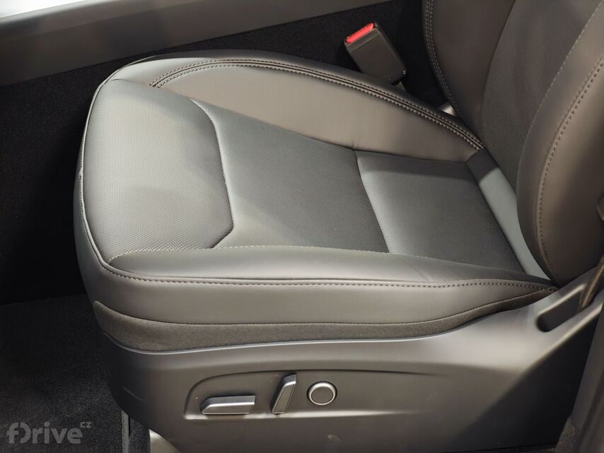 Tesla Model Y facelift (2025)