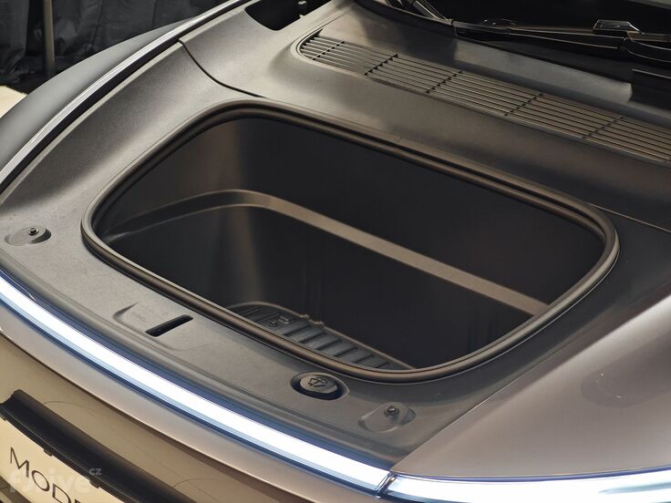 Tesla Model Y facelift (2025)