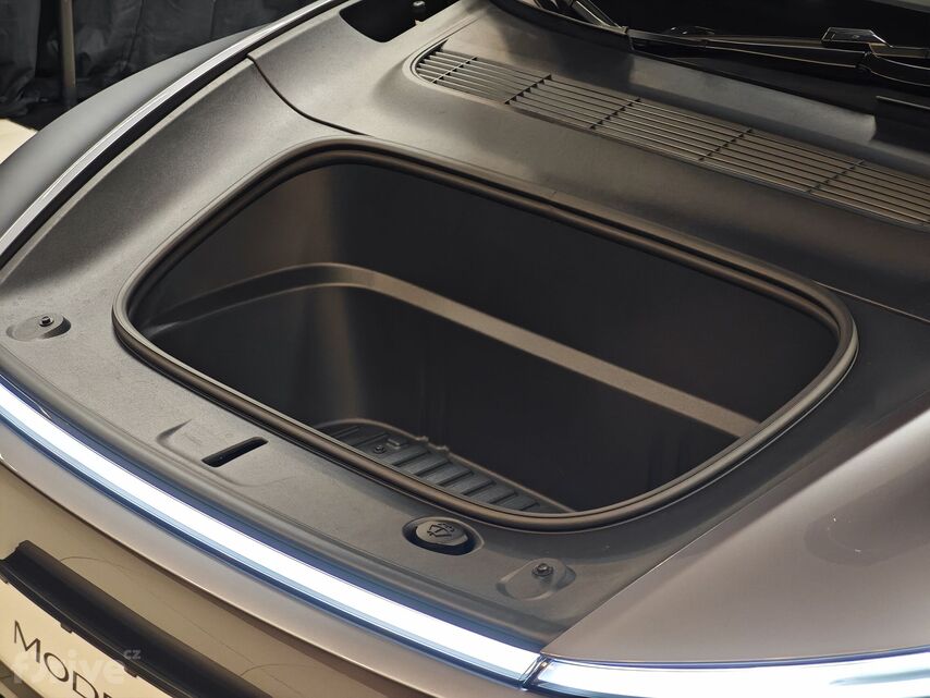 Tesla Model Y facelift (2025)