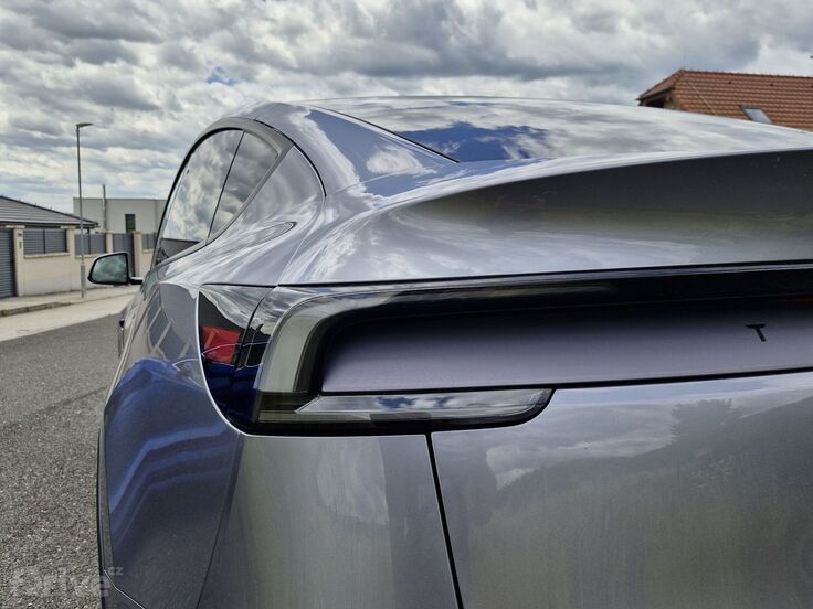 Tesla Model Y Long Range