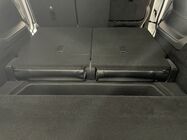 Tesla Model Y v sedmimístné konfiguraci