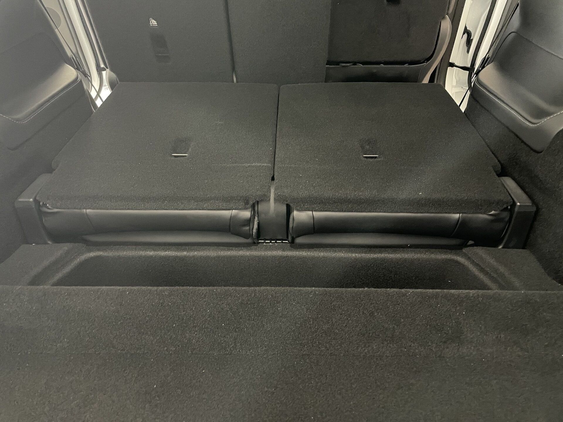 Tesla Model Y v sedmimístné konfiguraci