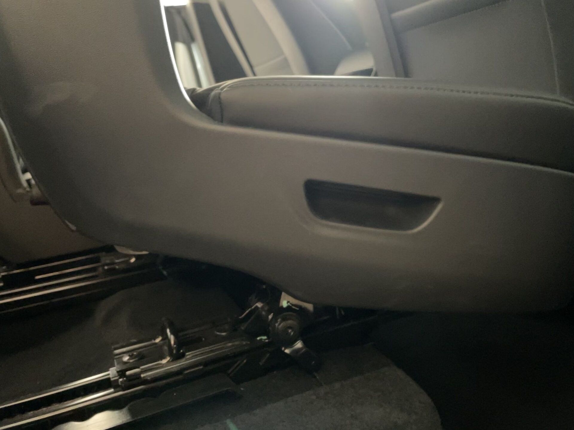 Tesla Model Y v sedmimístné konfiguraci