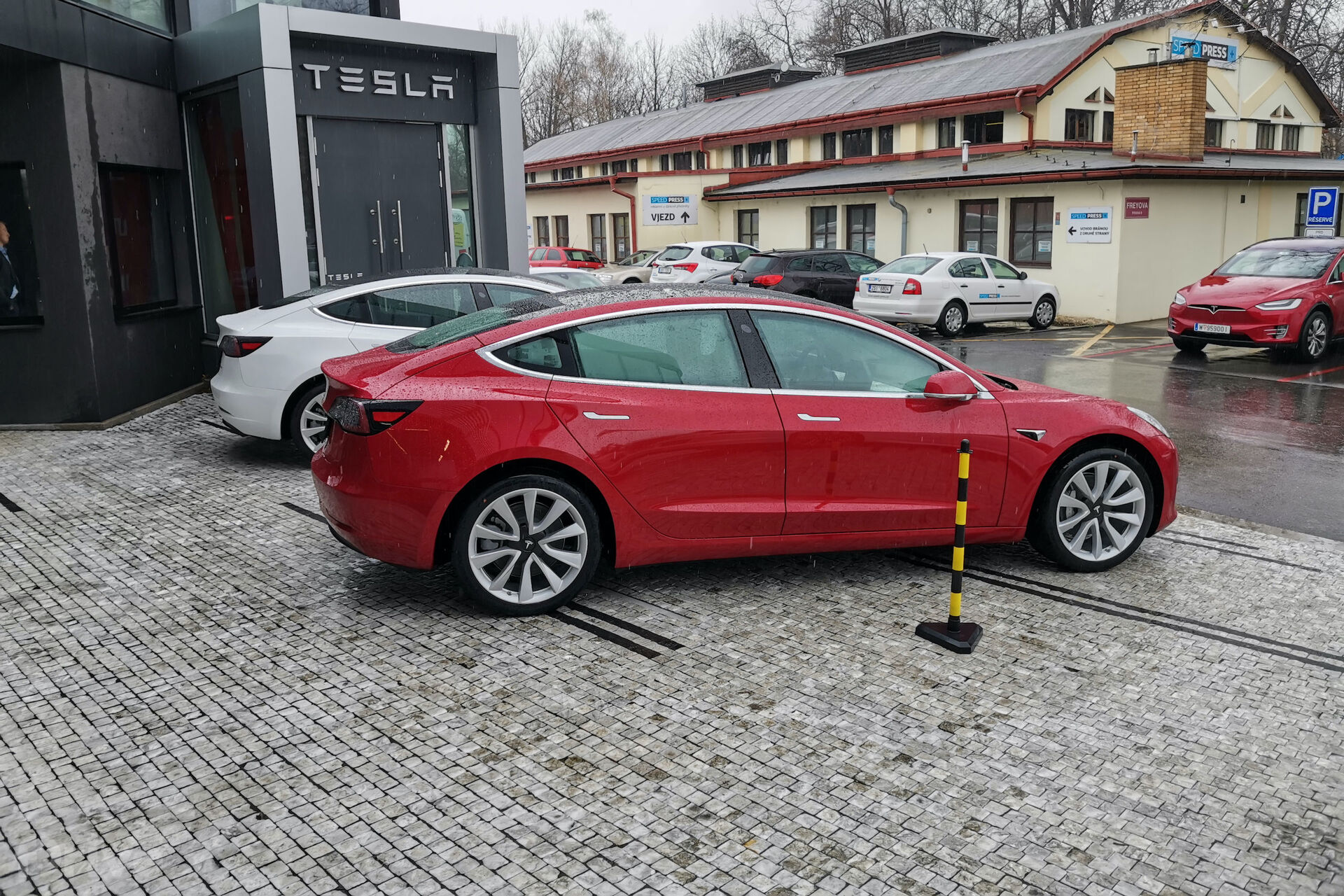 Tesla showroom v Praze
