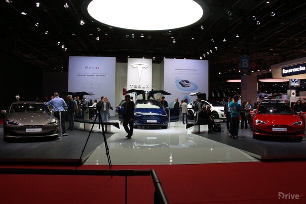 Tesla stánek Paříž