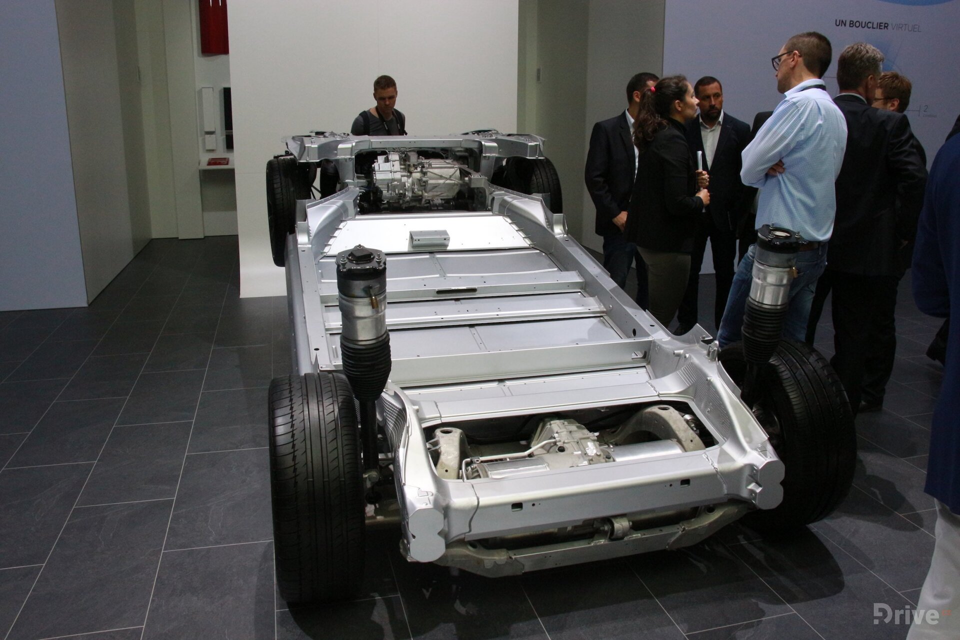 Tesla stánek Paříž