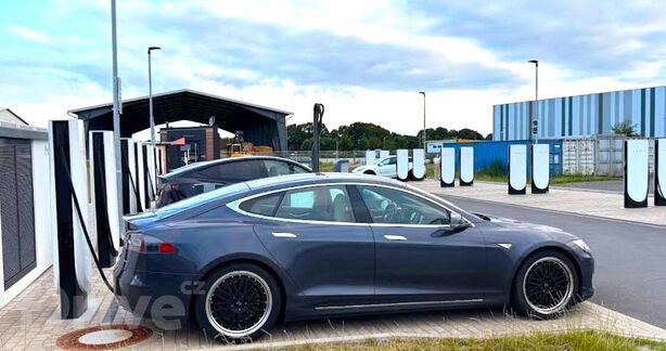 Tesla Supercharger (D), dálnice A1, exit 50, Sottrum