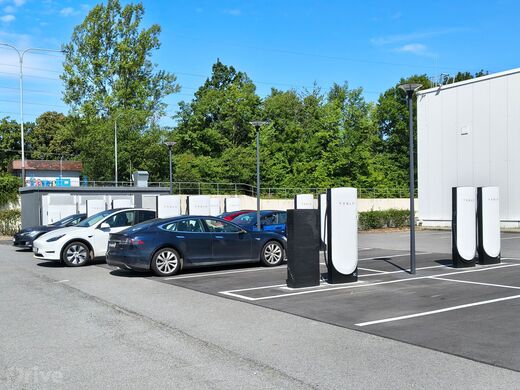 Tesla Supercharger, dálnice D1, exit 354, Ostrava, Rudná ul., McDonald´s