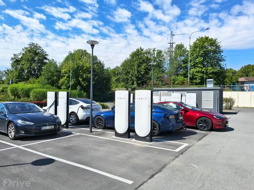 Tesla Supercharger, dálnice D1, exit 354, Ostrava, Rudná ul., McDonald´s