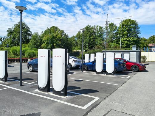 Tesla Supercharger, dálnice D1, exit 354, Ostrava, Rudná ul., McDonald´s