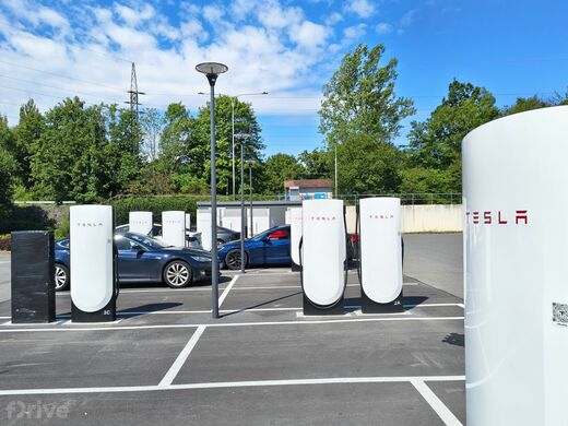 Tesla Supercharger, dálnice D1, exit 354, Ostrava, Rudná ul., McDonald´s