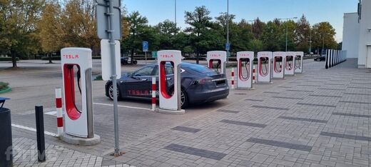 Tesla Supercharger, dálnice D2, exit 3, Brno - Modřice, OC Olympia Brno