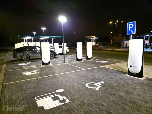 Tesla Supercharger, Hradec Králové, Retail park Kukleny
