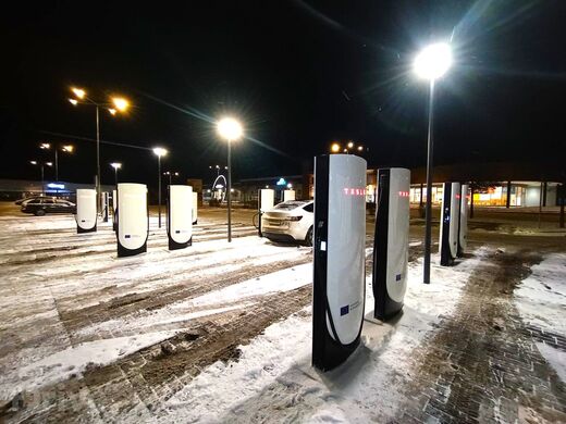 Tesla Supercharger, Hradec Králové, Retail park Kukleny