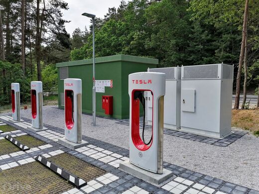 Tesla Supercharger, Kamenný Újezd, penzion Štilec