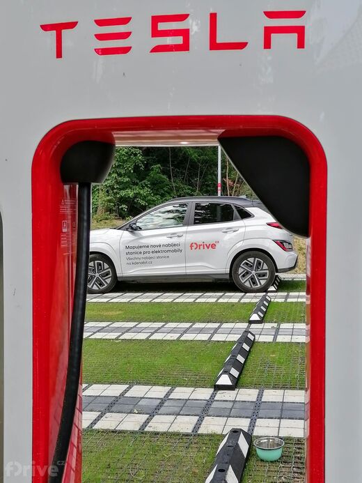 Tesla Supercharger, Kamenný Újezd, penzion Štilec