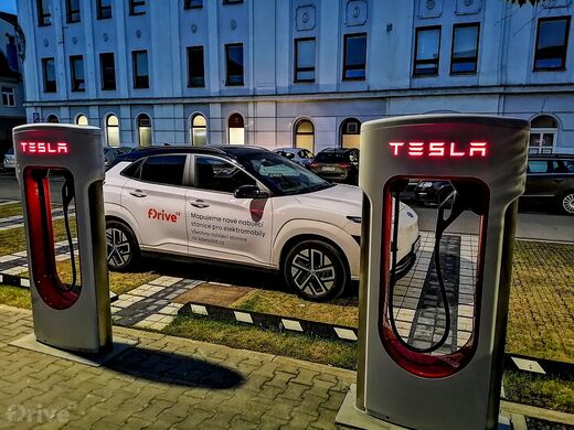 Tesla Supercharger, Lovosice, ul. 8. května