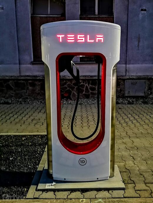 Tesla Supercharger, Lovosice, ul. 8. května