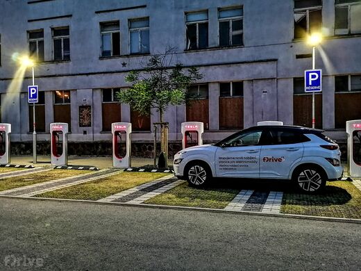 Tesla Supercharger, Lovosice, ul. 8. května