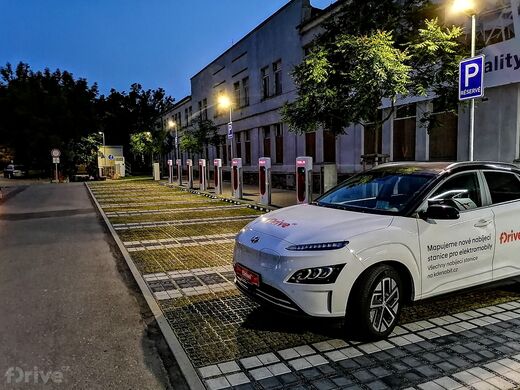 Tesla Supercharger, Lovosice, ul. 8. května