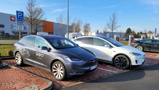Tesla Supercharger, Olomouc, ul. Dolní Novosadská, čerpací stanice Amigo