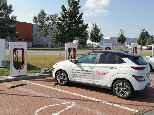 Tesla Supercharger, Olomouc, ul. Dolní Novosadská, čerpací stanice Amigo